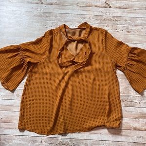 💚Urban Romantics top